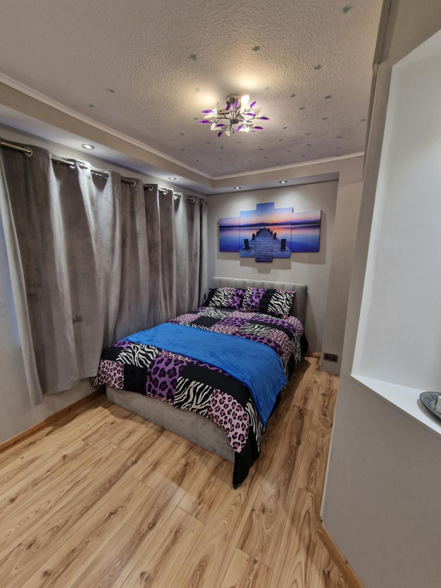 Close To With Free Parking And Free Wifi