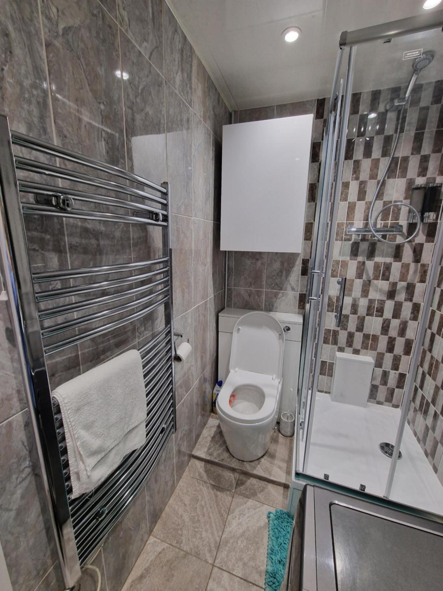 Close To With Free Parking And Free Wifi Apartment Birmingham