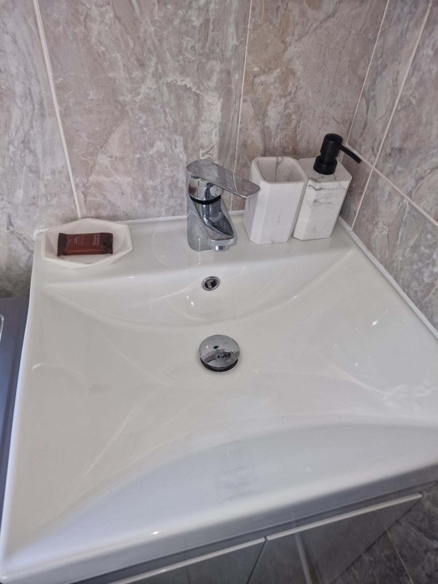 Apartment Close To With Free Parking And Free Wifi *