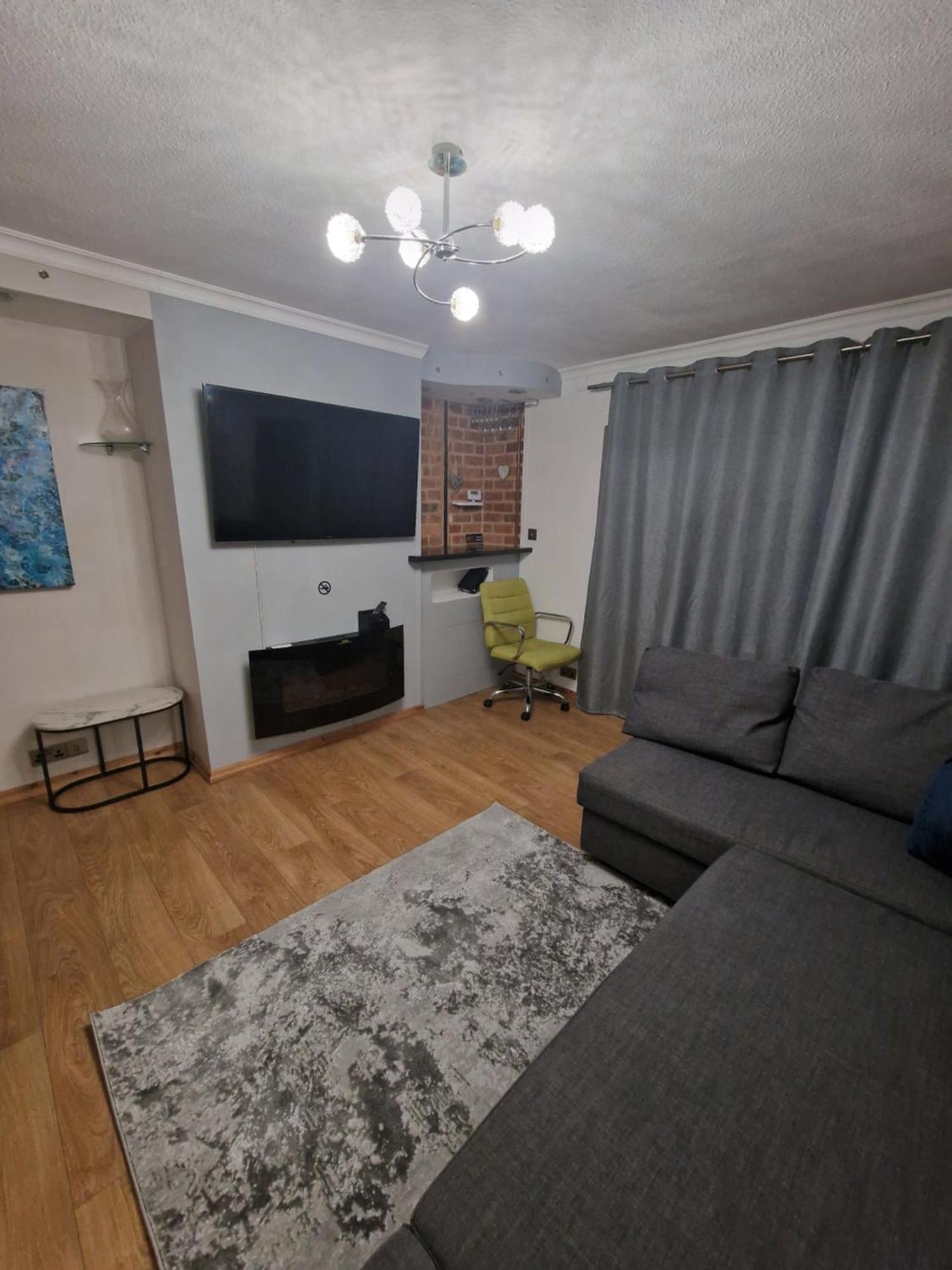 Close To With Free Parking And Free Wifi Apartment Birmingham