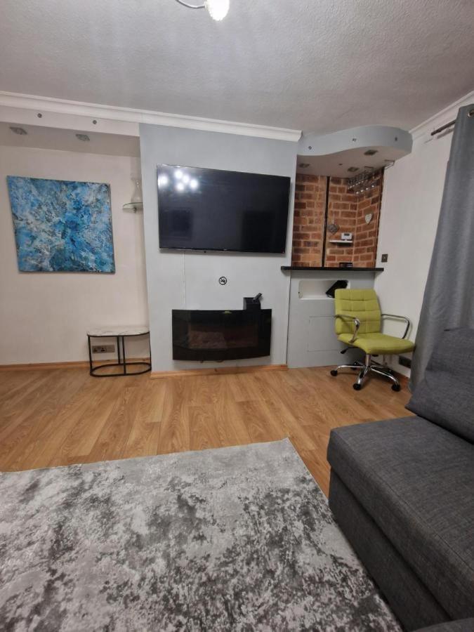 Apartment Close To With Free Parking And Free Wifi *